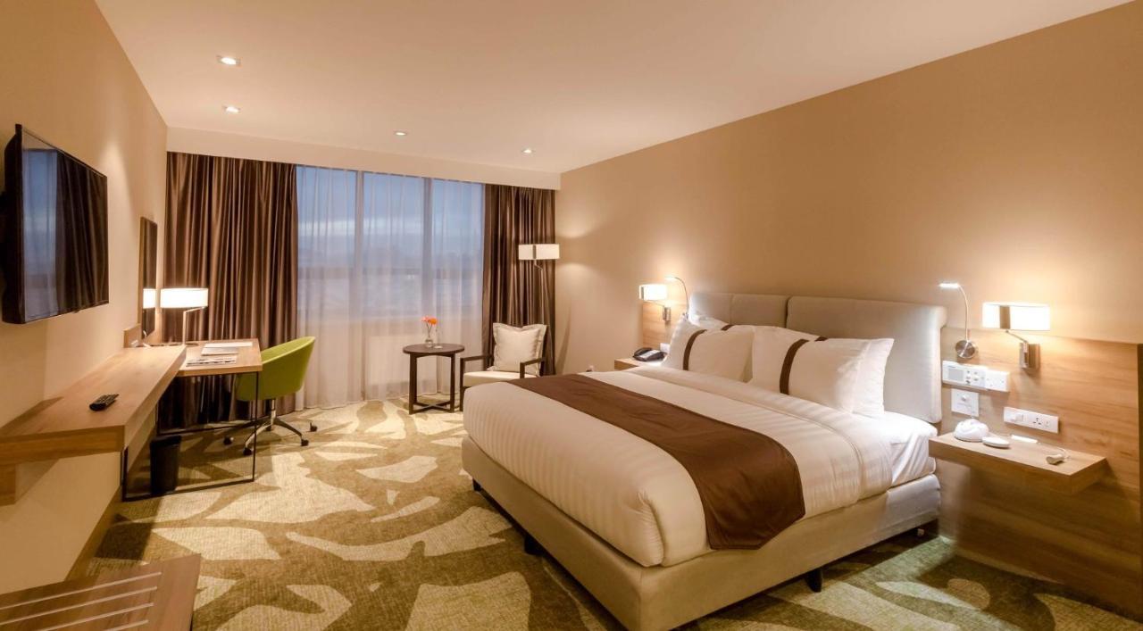 Holiday Inn Ulaanbaatar By Ihg Екстериор снимка