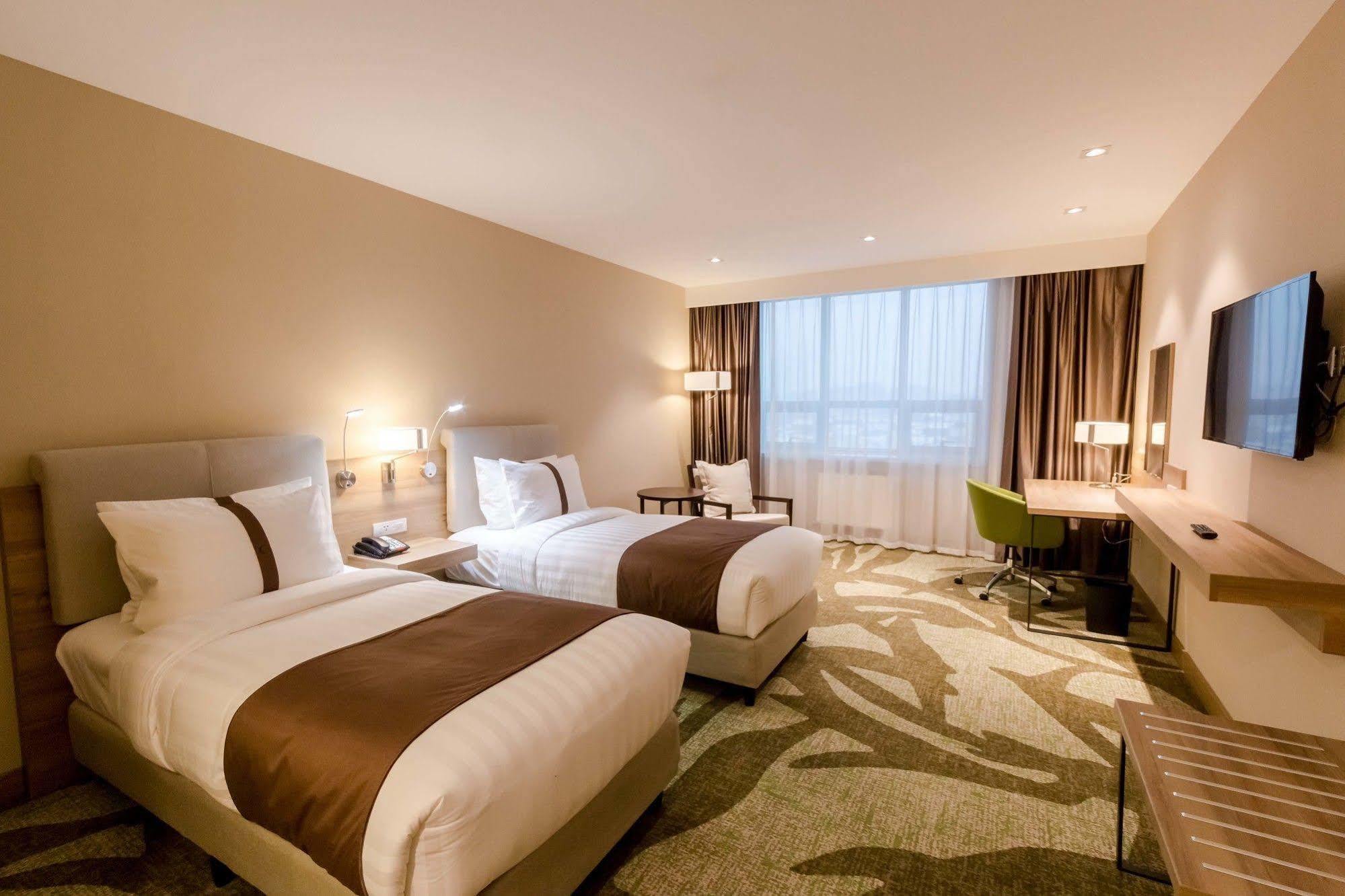 Holiday Inn Ulaanbaatar By Ihg Екстериор снимка