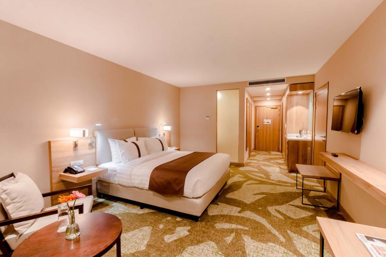 Holiday Inn Ulaanbaatar By Ihg Екстериор снимка