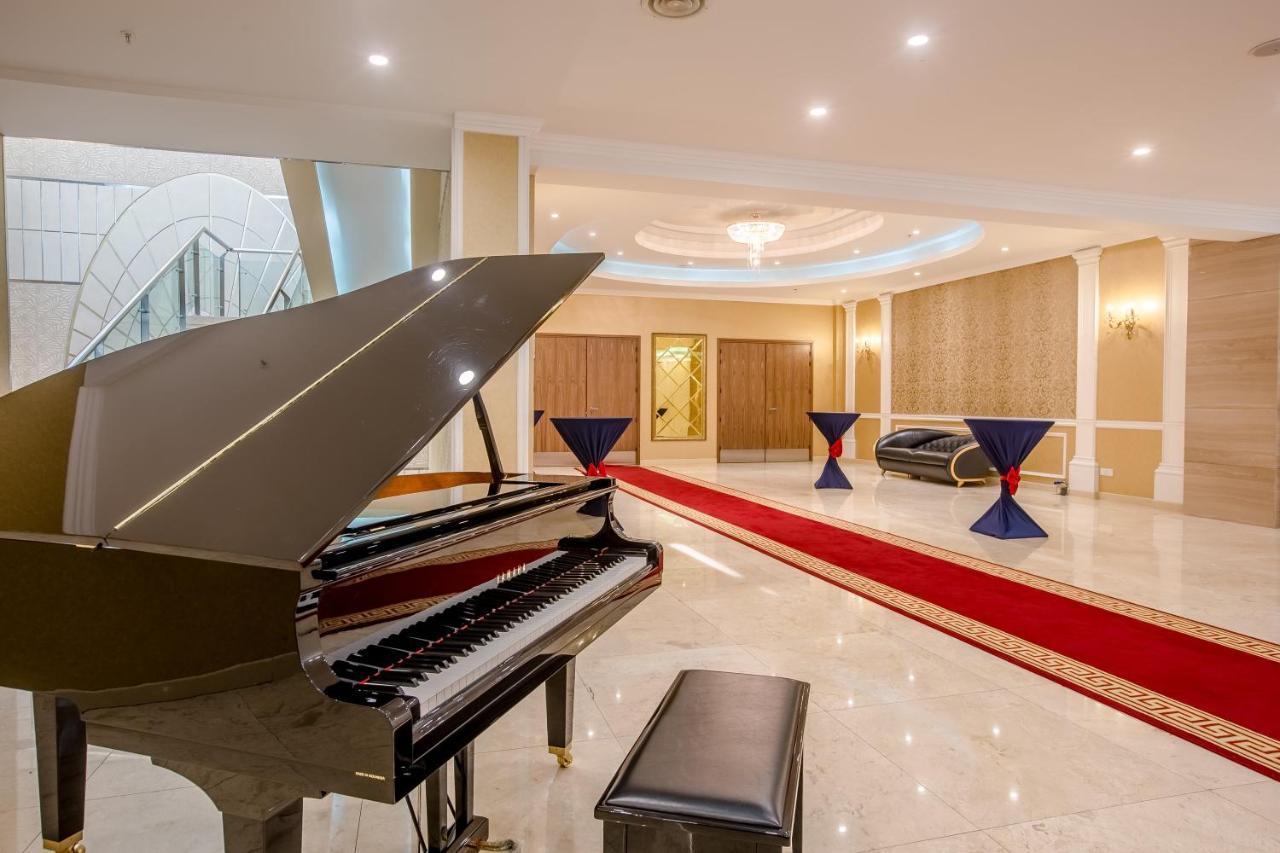 Holiday Inn Ulaanbaatar By Ihg Екстериор снимка